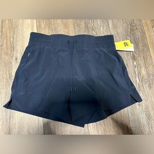 All in Motion Women’s Mid Rise Shorts Medium New with Tags